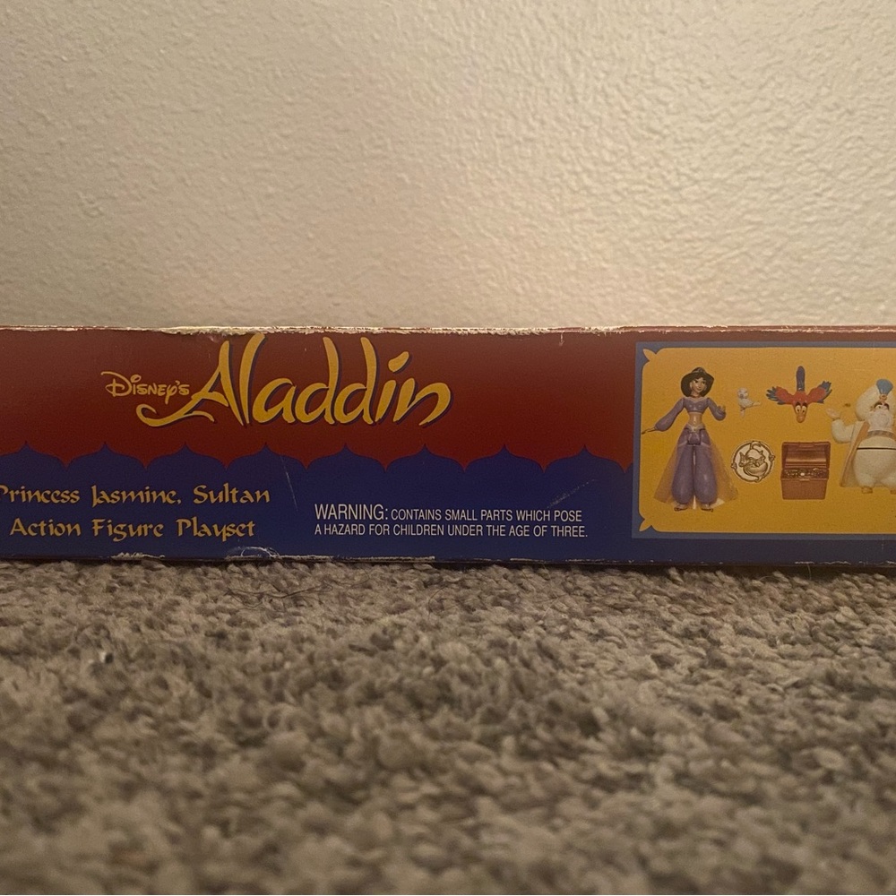Disney’s Aladdin Princess Jasmine, Sultan Action Figure Playset - Picture 3 of 4